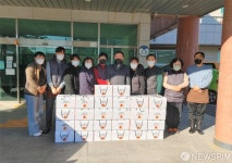 삼척 수유미사과농원, 장애인작업장에 사과즙 50박스 전달
