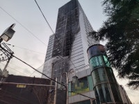 부산진구 부전동 주차타워 불…진화작업 중