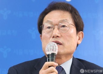 발언하는 조희연 교육감