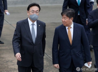 윤 대통령 환송 나선 정진석 비대위원장-김대기 비서실장