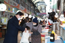 박준희 관악구청장, 설 명절 맞아 전통시장 방문