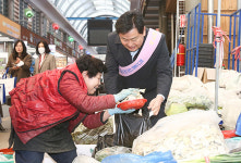 김관영 전북지사 민생 행보...설맞이 전통시장 방문