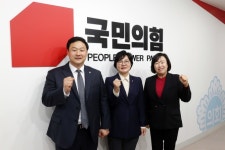 조수진 국힘 최고위원 후보, 경기도의회 곽미숙 대표의원 환담