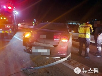 고령 광주대구고속도로서 승용차가 도로공사 직원 덮쳐...1명 중상