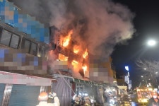 대전 중구 은행동 가구거리서 화재…상가 건물 6채 태워