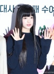 뉴진스 하니, 손 흔들며