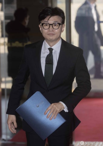 국회 들어서는 한동훈 법무부 장관