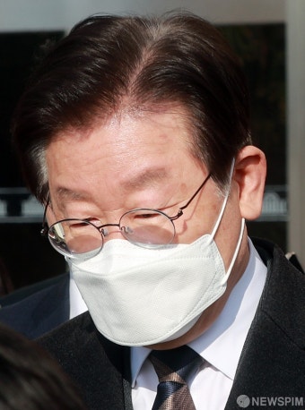 공직선거법 위반 혐의 재판 향하는 이재명 대표