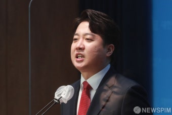 국회 소통관에 선 이준석 국민의힘 전 대표