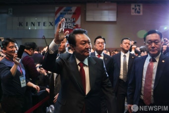 국민의힘 전당대회 참석하는 윤 대통령