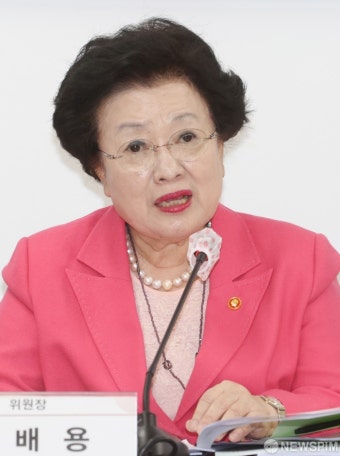 모두발언하는 이배용 국가교육위 위원장