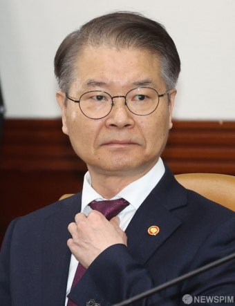 국정현안관계장관회의 참석한 이정식 장관