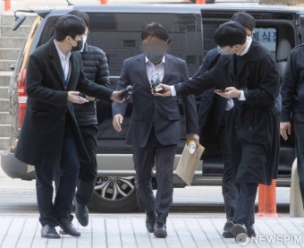 '백현동 로비스트' 김인섭 측근 김모씨 영장심사 출석