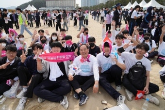 하윤수 부산교육감, 3000여명과 함께 걸으며 