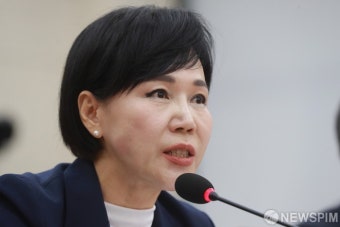 답하는 전현희 국민권익위원장