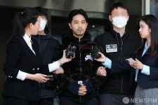 포토라인에 선 강남 납치·살해 이경우 씨