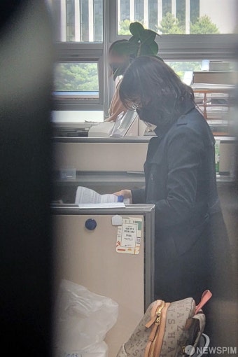 검찰 압수수색 중인 윤관석 의원실