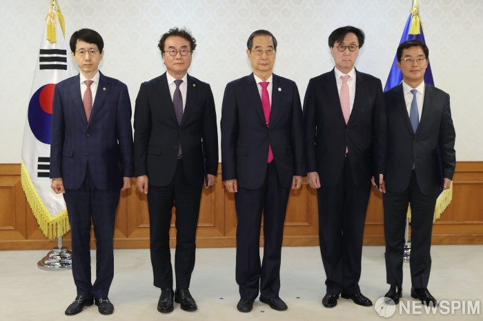 한덕수 국무총리, 차관급 인사에 임명장 전달하고 이상철 상임위원과 김석우 차관 등 인선 완료