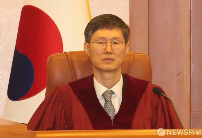 문형배 헌법재판관, 헌법재판소장 권한대행으로 선출