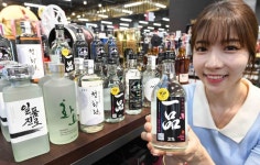 위스키 열풍에 한국식 증류주도 인기…홈플러스, 프리미엄 소주 매출↑