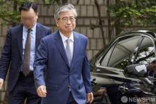 공판 출석하는 서훈 전 청와대 국가안보실장