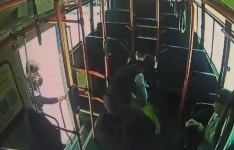 갑자기 쓰러진 70대 승객... 버스기사 심폐소생으로 목숨구해