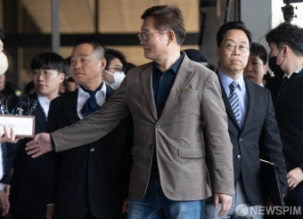 송영길 전 대표 검찰 자진 출석