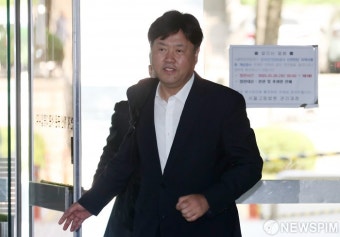 김용 전 민주연구원 부원장 공판 출석