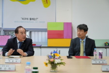 하윤수 부산교육감·이주호 부총리, 스승의 날 맞아 덕천중 방문
