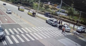 울진 노음교차로서 승용차 충돌...60대 여성 심정지 등 5명 부상