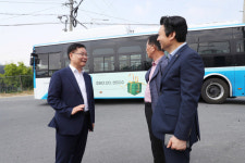 홍남표 창원시장, 시내버스 노선 개편 첫날 현장점검
