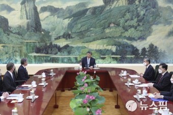 [사진] 시진핑, 블링컨 회담에서 달라진 자리배치...본격적 회담 앞서 기선제압용?
