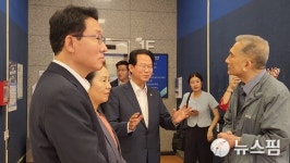 [현장+] 노량진에 모인 與 의원들...바닷물 직접 떠먹으며 안전 강조