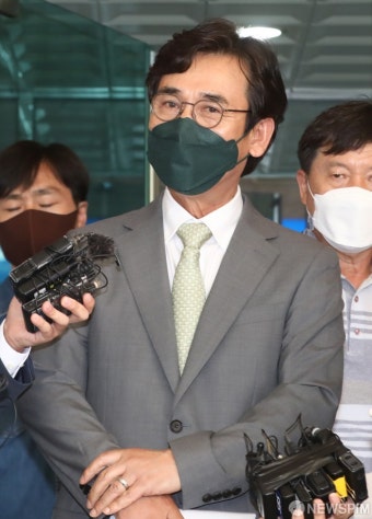 '한동훈 명예훼손' 혐의 유시민, 오늘 항소심 첫 재판...1심 벌금형