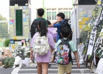 등교하는 서초구 모 초등생들