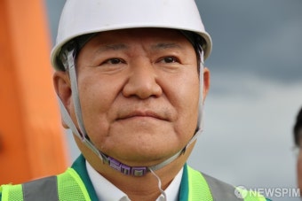 이상민 장관, 집중호우 피해현장 바라보며