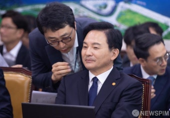 대화 나누는 원희룡 장관