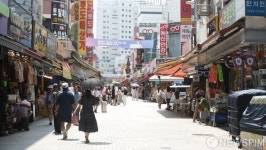 휴가철 맞아 한산한 남대문시장
