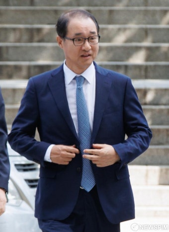 '전대 돈봉투 의혹' 영장심사 출석하는 이성만 의원