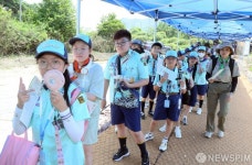 무더운 휴일속 새만금 잼버리 참여한  어린이들