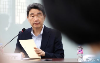 유치원 교사들 만나는 이주호 부총리