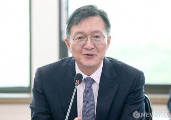 인사말하는 유홍림 서울대 총장