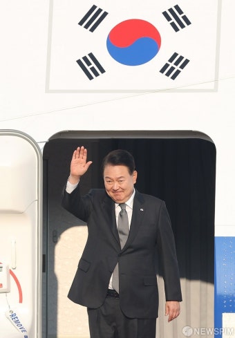 윤석열 대통령, 한미일 정상회의 참석차 美 출국