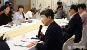 이주호 부총리, 교권 회복 및 보호방안 수립 관련 간담회