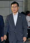 전체회의 향하는 이양수 윤리특별위원회 소위원장