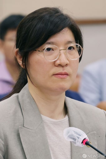국회 법사위 자리한 장미란 문화체육관광부 제2차관