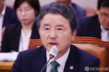 질의에 답하는 님성현 산림청장