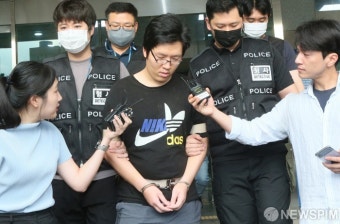 검찰 송치 위해 이동하는 관악구 신림동 등산로 살인 피의자 최윤종