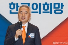 한국의희망 상임대표직 맡은 최진석 명예교수