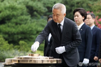 분향하는 최진석 한국의희망 상임대표